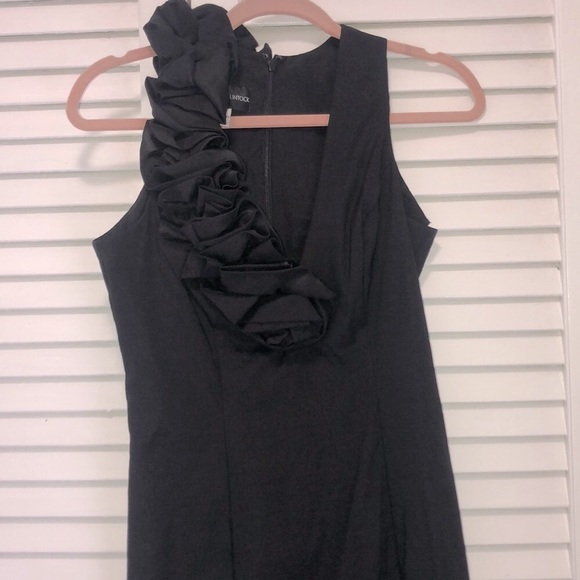 LBD with floral accent - Picture 5 of 5